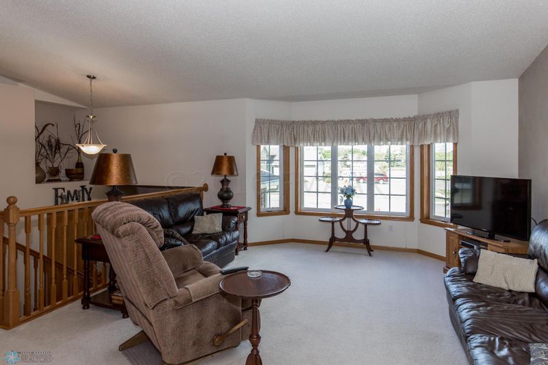1260 7th St N, Moorhead, MN 56560