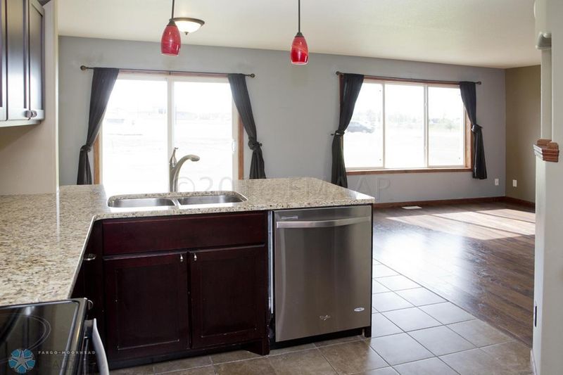 1265 39 Ave S, Moorhead, MN 56560