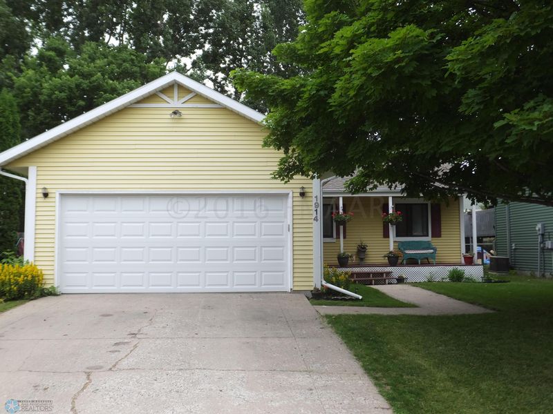 1914 20th Ave S, Moorhead, MN 56560