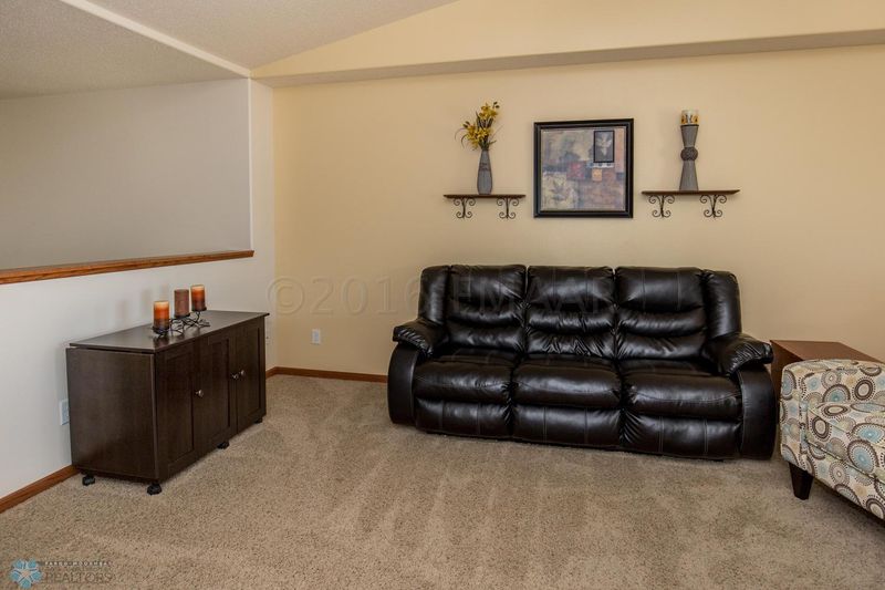 1229 37 Ave S, Moorhead, MN 56560