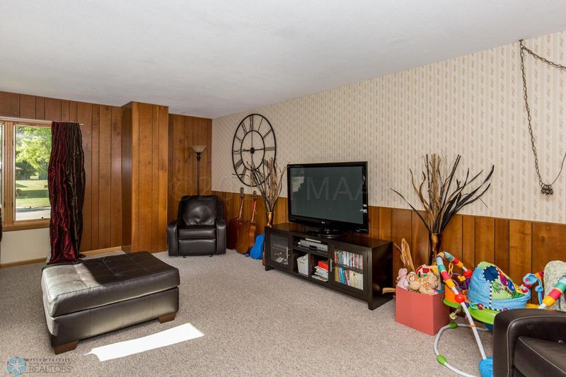 1002 Elizabeth St, Hawley, MN 56549