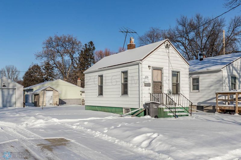 1606 4th Ave N, Moorhead, MN 56560