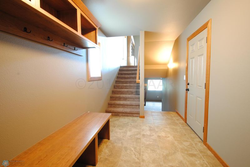 656 Hampton Dr E, Moorhead, MN 56560