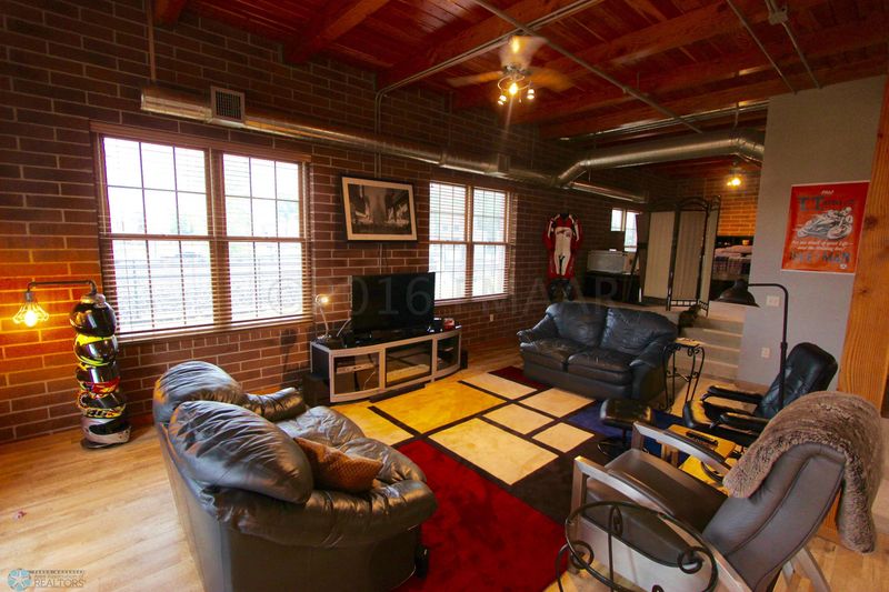 11 4th St S #101, Moorhead, MN 56560
