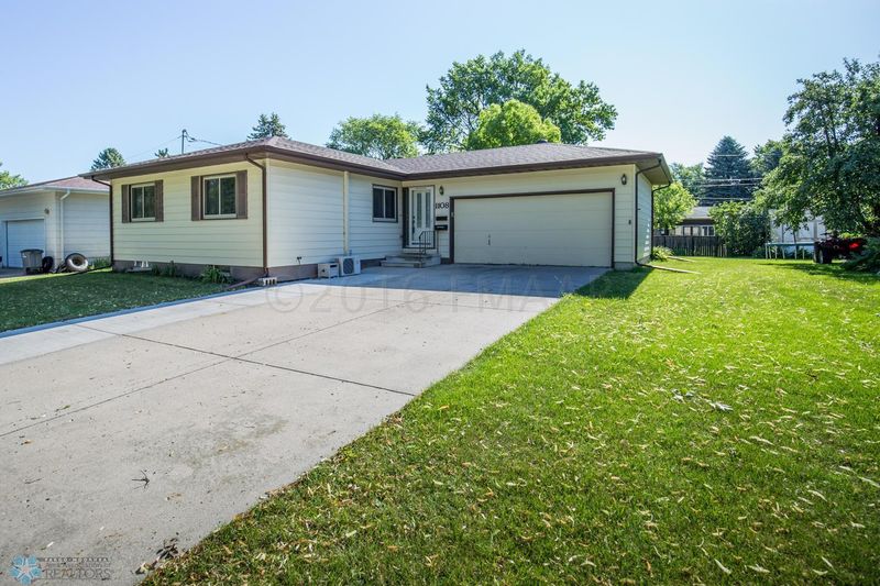 1108 9th St N, Moorhead, MN 56560