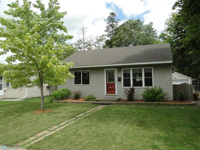 720 19th St N, Moorhead, MN 56560