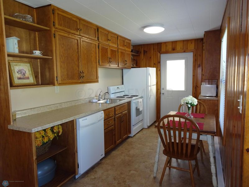 306 4th St SE, Barnesville, MN 56514