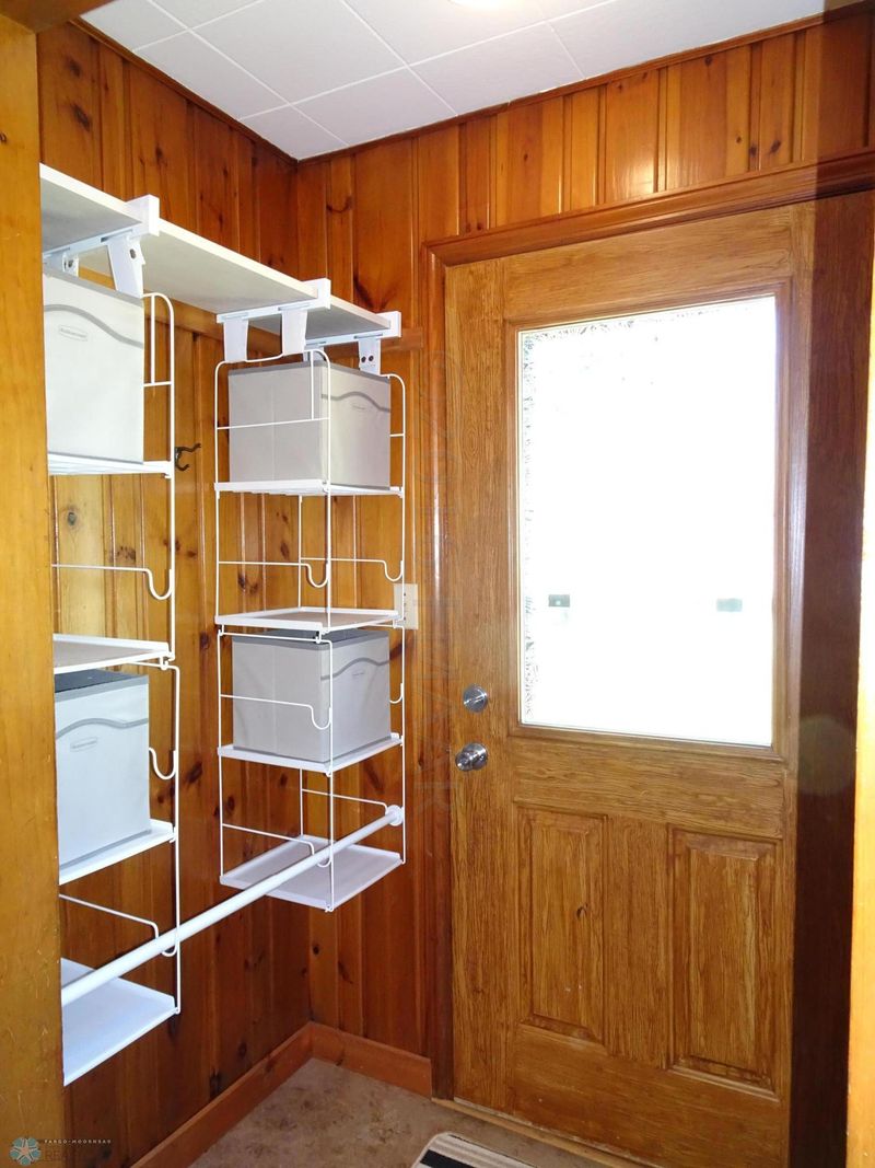 306 4th St SE, Barnesville, MN 56514