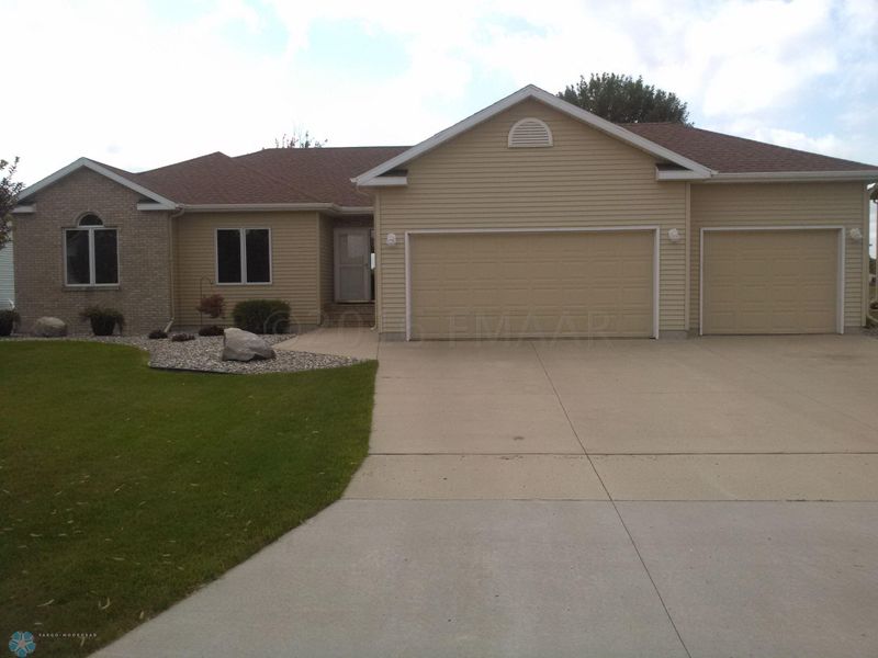 901 30th St S, Moorhead, MN 56560