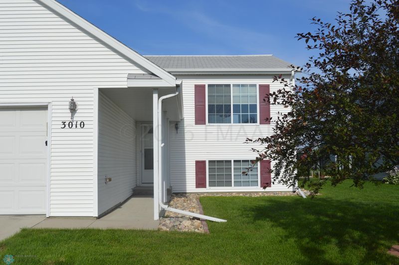 3010 34th St S, Moorhead, MN 56560