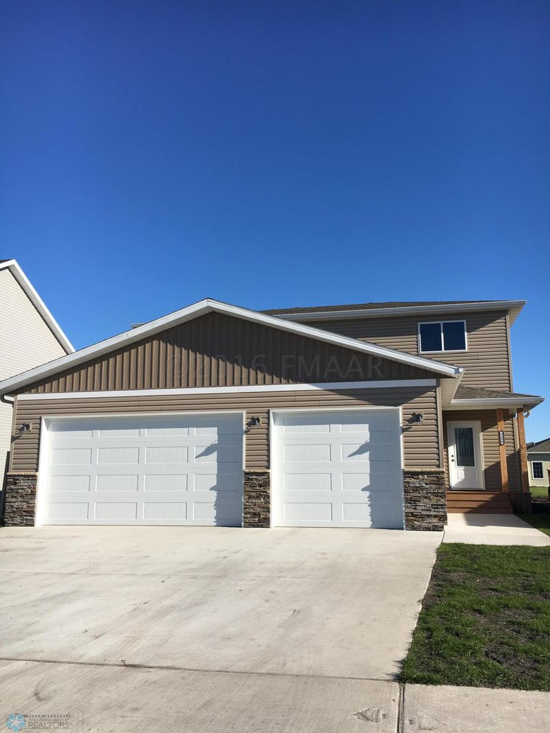 3236 24th St S, Moorhead, MN 56560