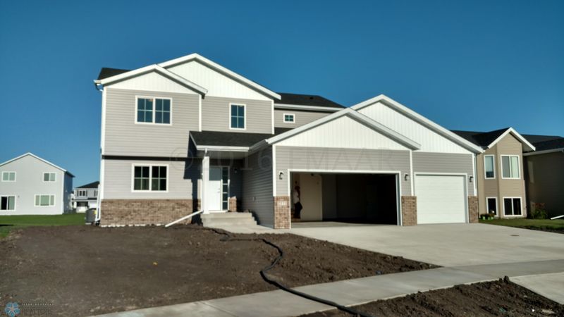 2111 42nd St S, Moorhead, MN 56560