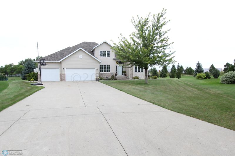 305 Clearview Ct, Moorhead, MN 56560