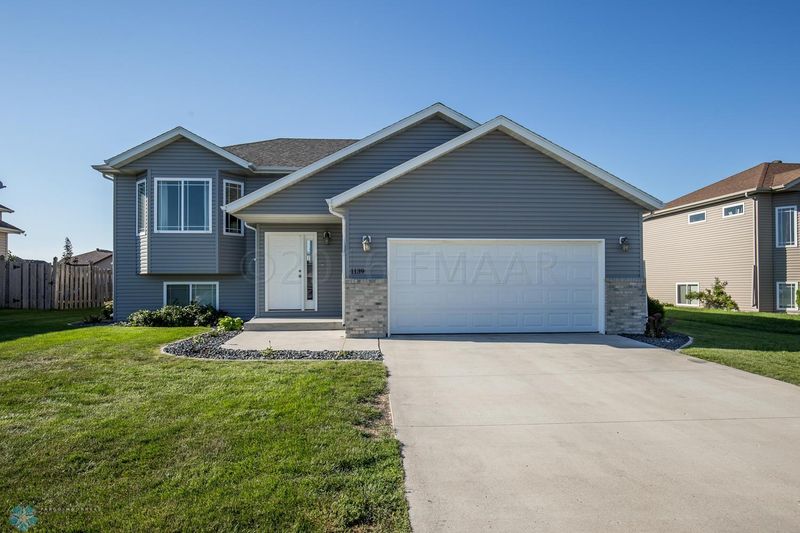 1139 38th Ave S, Moorhead, MN 56560