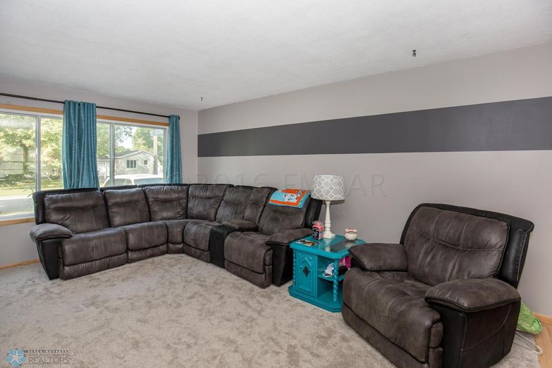 506 Cedar Ln, Moorhead, MN 56560