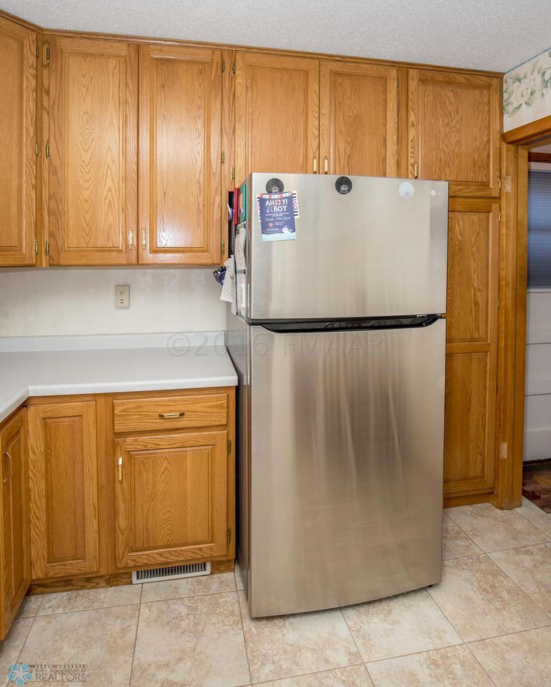 2111 8th St S, Moorhead, MN 56560