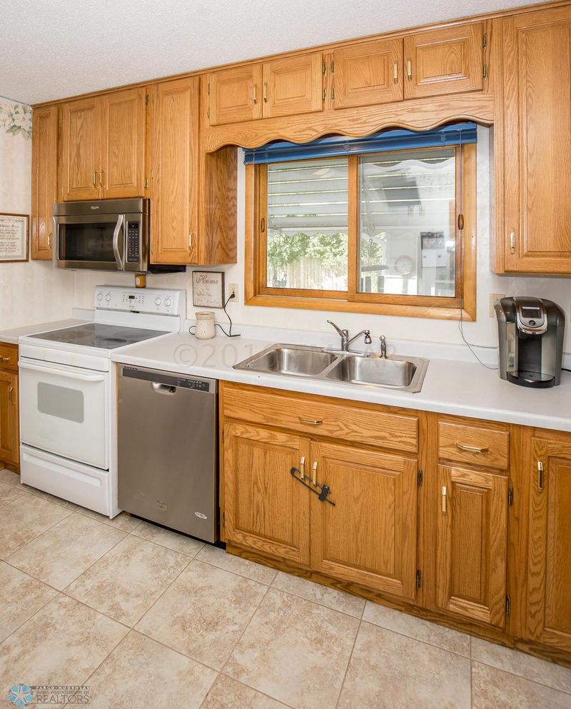 2111 8th St S, Moorhead, MN 56560