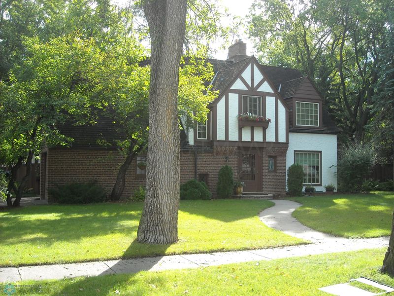 504 7th St S, Moorhead, MN 56560