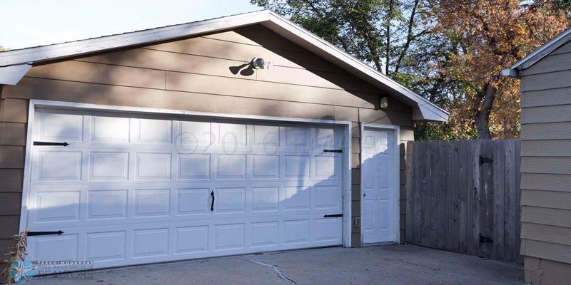 1316 11th Ave N, Moorhead, MN 56560