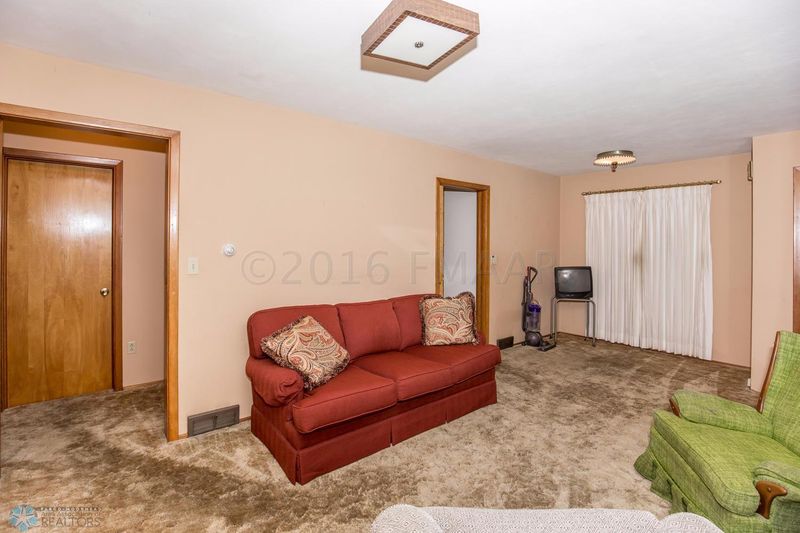 1325 8 Ave N, Moorhead, MN 56560