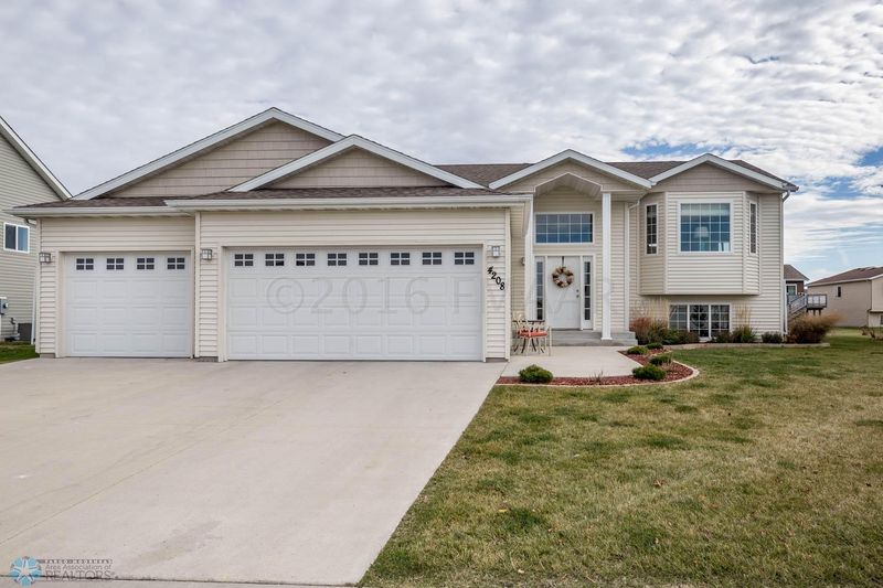 4208 16 St S, Moorhead, MN 56560