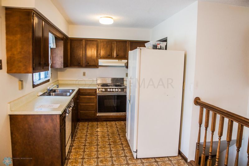 626 Appletree Ln, Moorhead, MN 56560