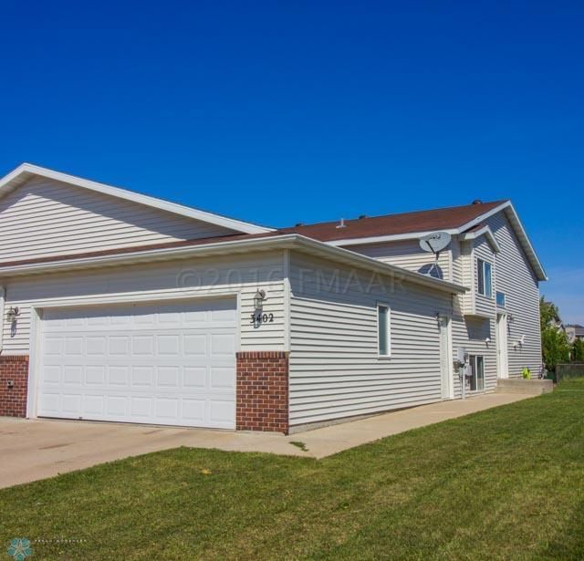 3402 10th St S, Moorhead, MN 56560