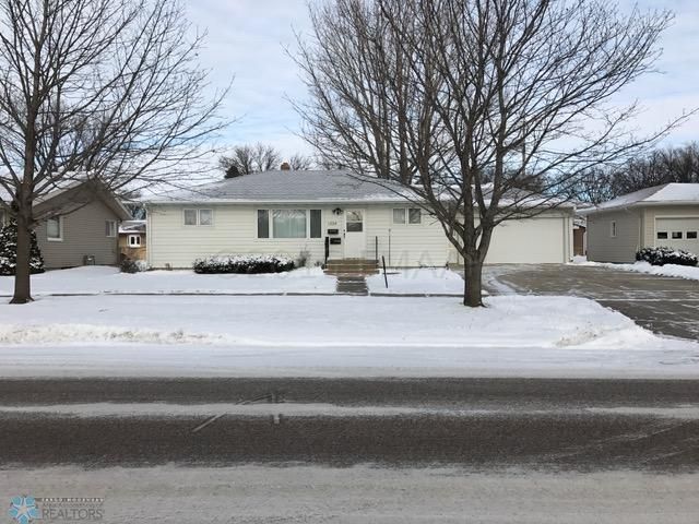 1324 20th Ave S, Moorhead, MN 56560