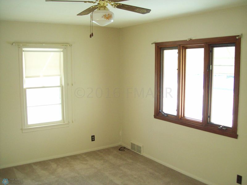 1104 11th St N, Moorhead, MN 56560
