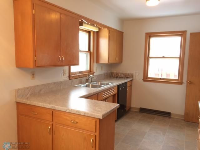 1321 17 Ave S, Moorhead, MN 56560