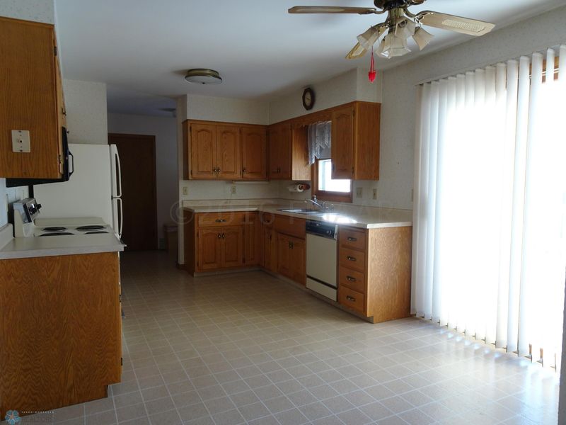 403 6 St NE, Barnesville, MN 56514