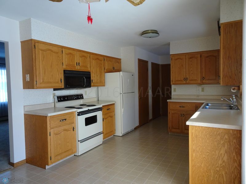 403 6 St NE, Barnesville, MN 56514