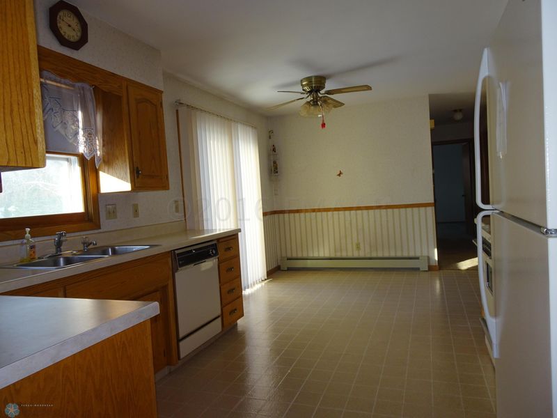 403 6 St NE, Barnesville, MN 56514