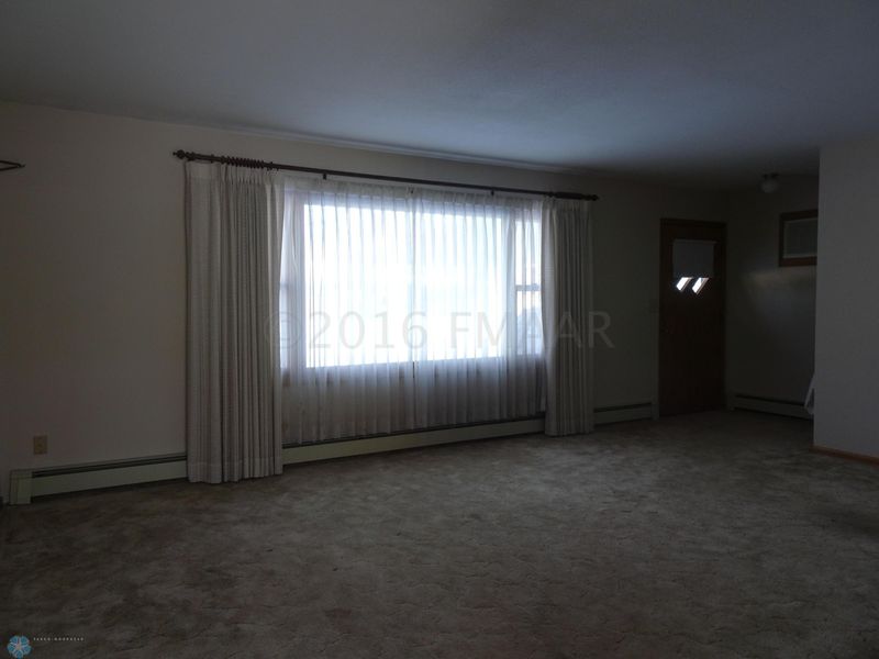 403 6 St NE, Barnesville, MN 56514