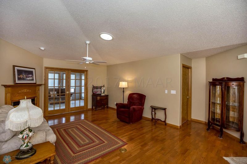 2942 12th Ave S, Moorhead, MN 56560