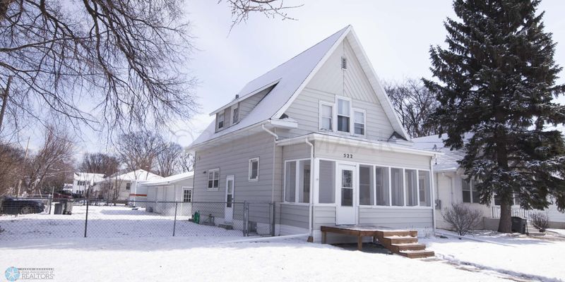 522 9th St N, Moorhead, MN 56560