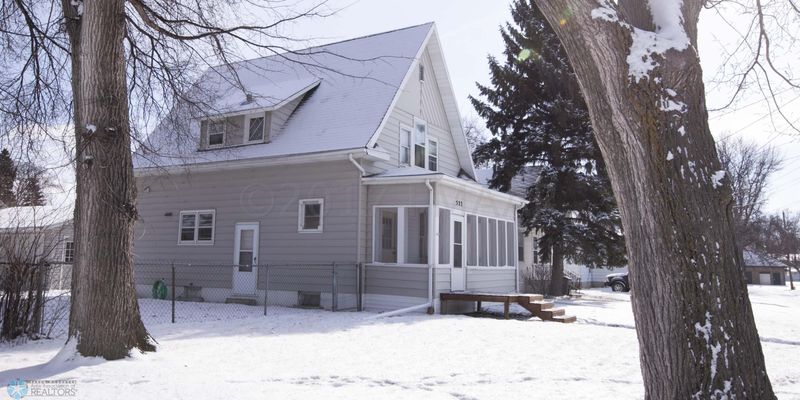 522 9th St N, Moorhead, MN 56560