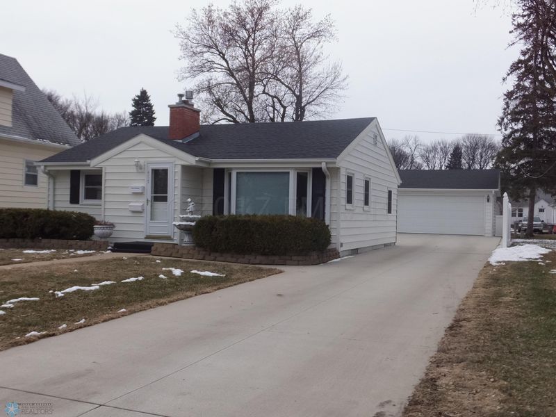 417 14th St S, Moorhead, MN 56560