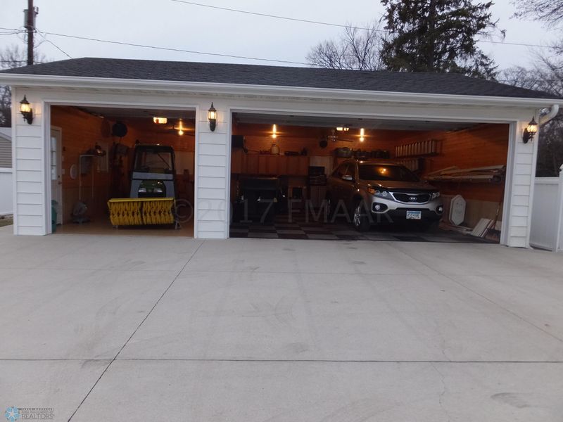 417 14th St S, Moorhead, MN 56560