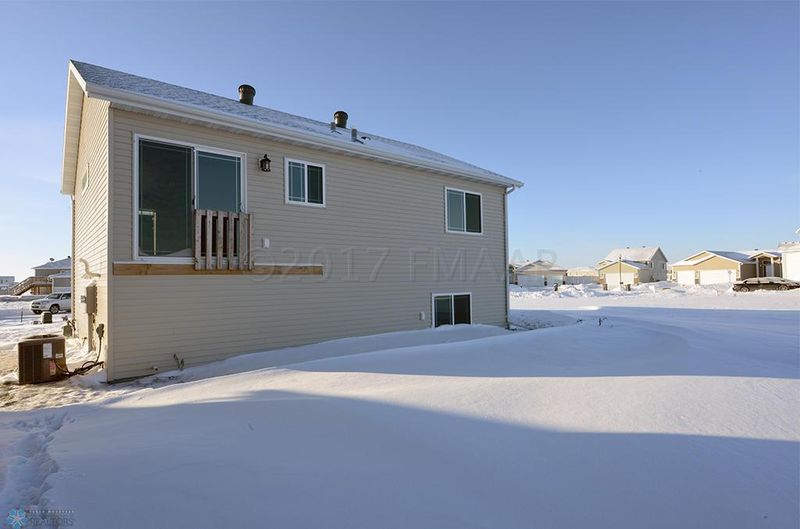 1104 44th Ave S, Moorhead, MN 56560