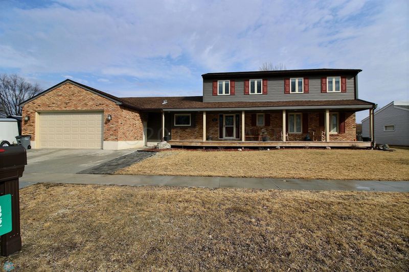 422 37th Ave S, Moorhead, MN 56560