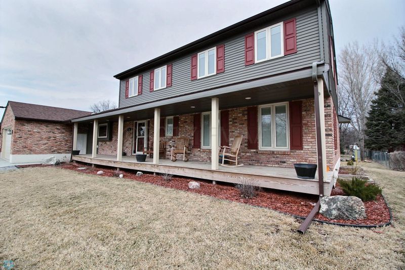 422 37th Ave S, Moorhead, MN 56560