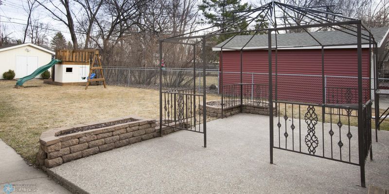 1422 15th St S, Moorhead, MN 56560