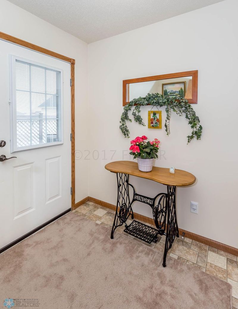 923 Woodbridge Cir, Dilworth, MN 56529