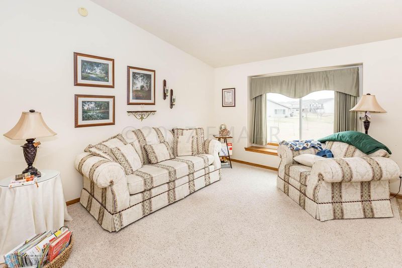 923 Woodbridge Cir, Dilworth, MN 56529