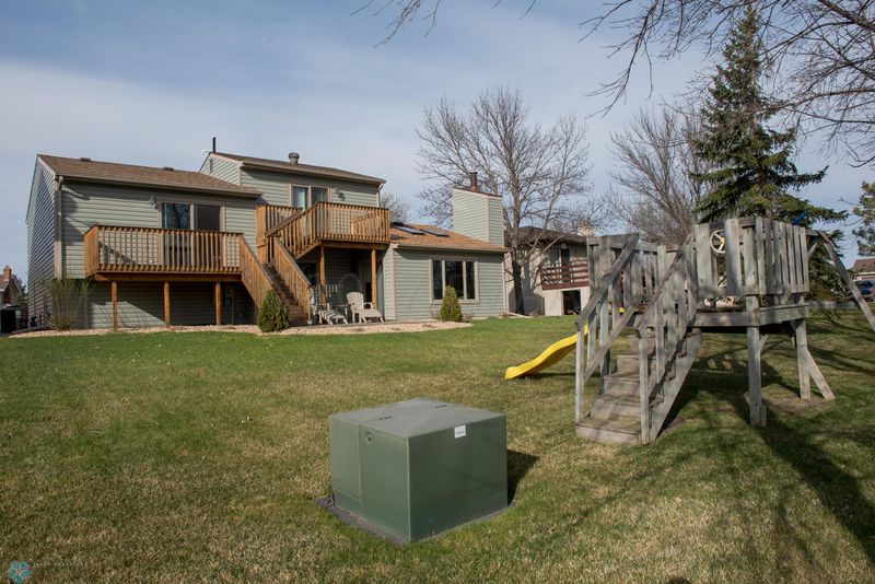 2704 Village Green Dr, Moorhead, MN 56560