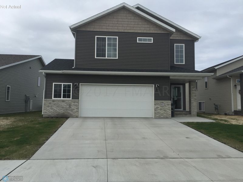 1612 44 Ave S, Moorhead, MN 56560