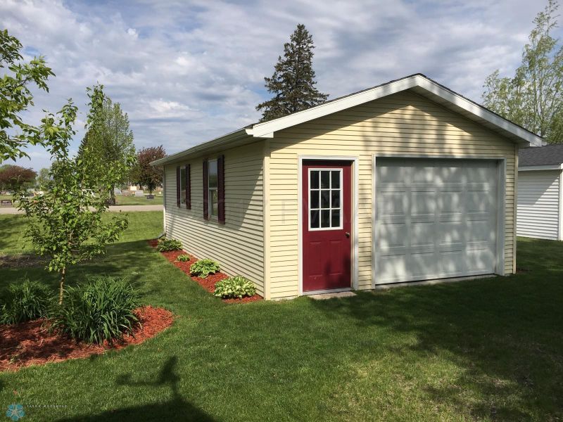 1504 Sunset Blvd, Hawley, MN 56549