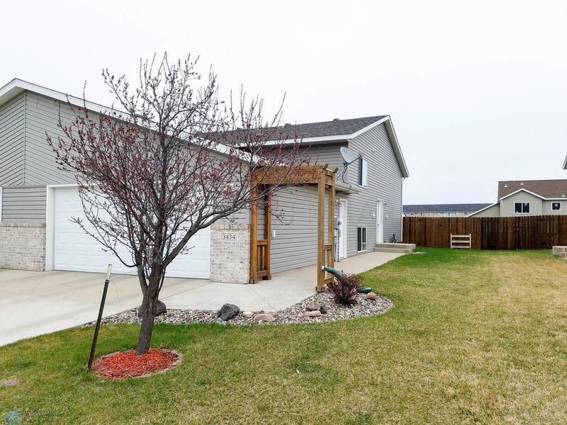 3434 16th St S, Moorhead, MN 56560