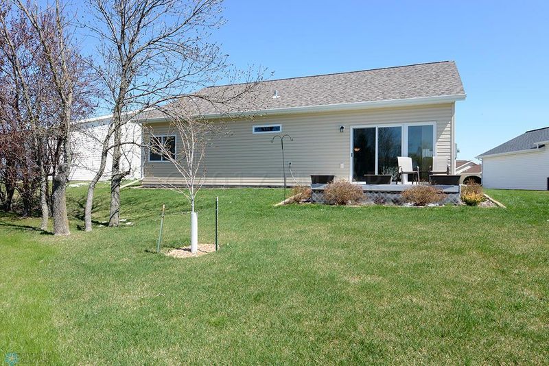 2805 35th St S, Moorhead, MN 56560